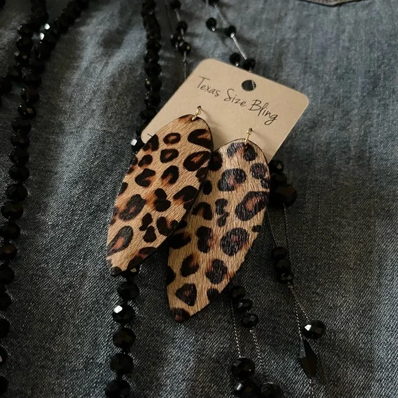 Leopard Print Earring and Necklace Bundle - Picture 6 of 8